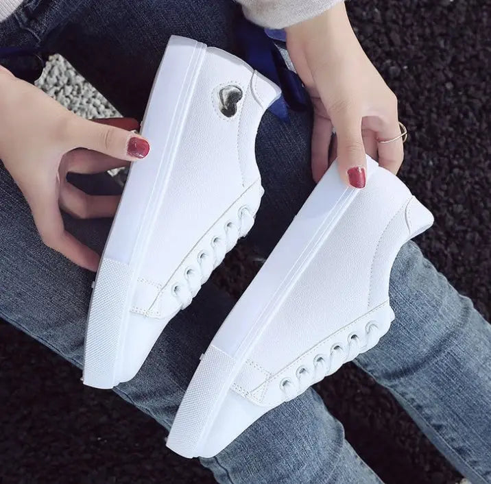Fashion New Woman PU Leather Shoes Ladies Breathable Cute Heart Flats Casual Shoes White Sneakers null